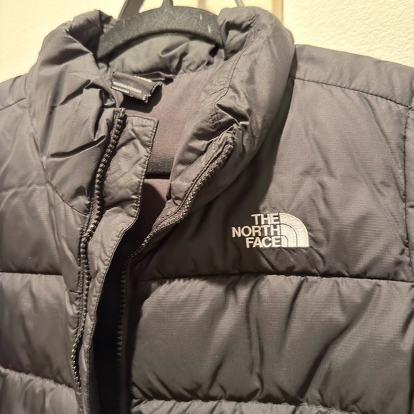 The North Face Women's Black Puffer Jacket - Picture 2 of 4